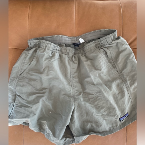 Patagonia baggies in green - Picture 2 of 2